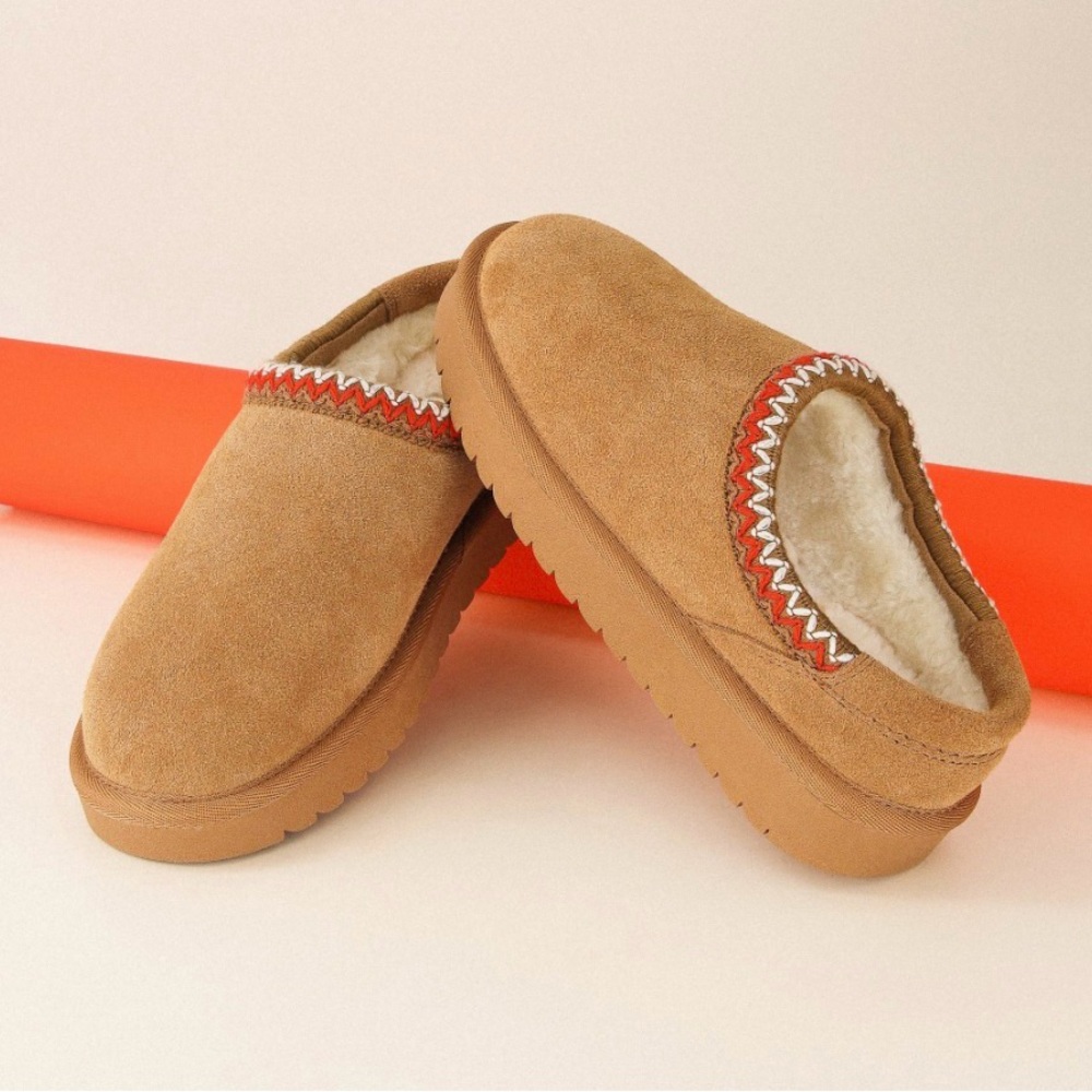 New🌿Cushionaire Women's Tan Slippers